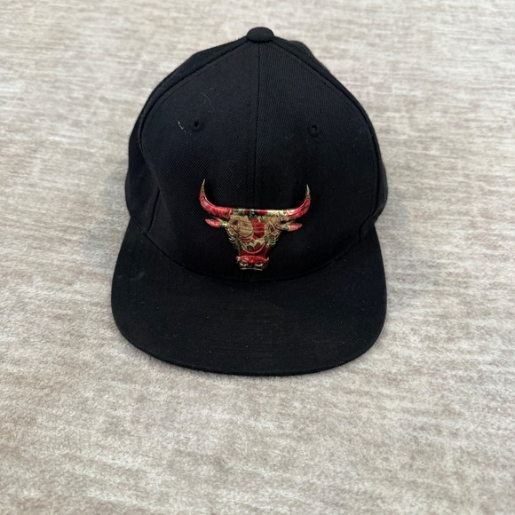 RARE Mitchell & Ness Chicago Bulls NBA Floral Tin Logo Hat Snapback NBA Cap - Picture 1 of 9
